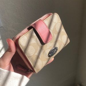 Coach Medium Sized Wallet💗✨